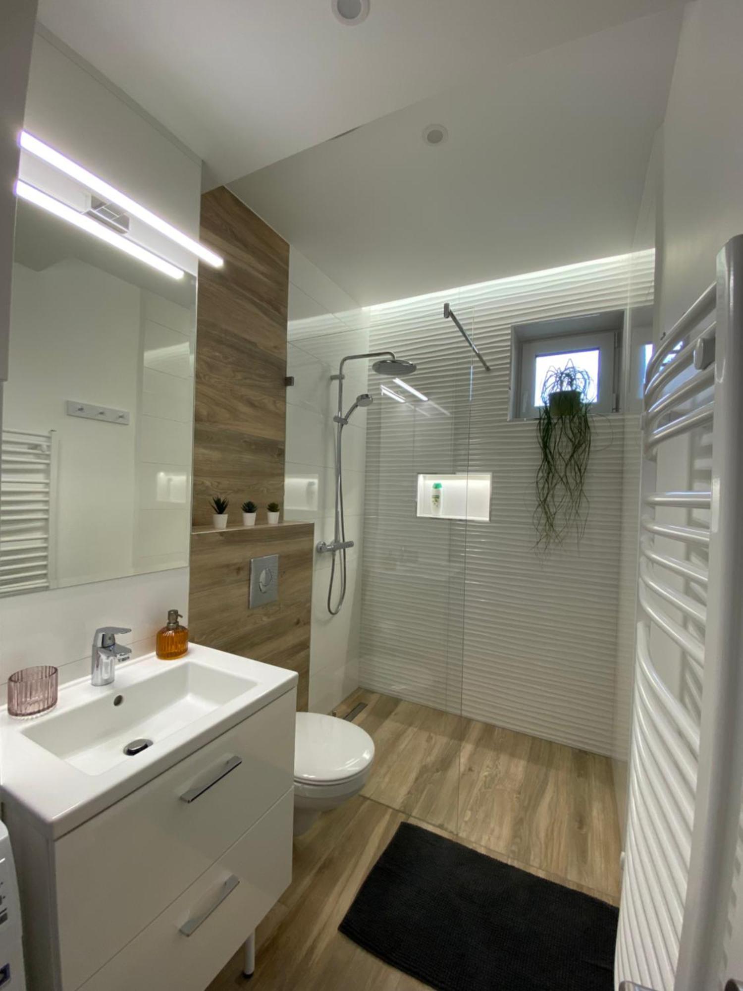 T27 Apartments Free Parking Ingyenes Zart Parkolo Gyor Exterior photo