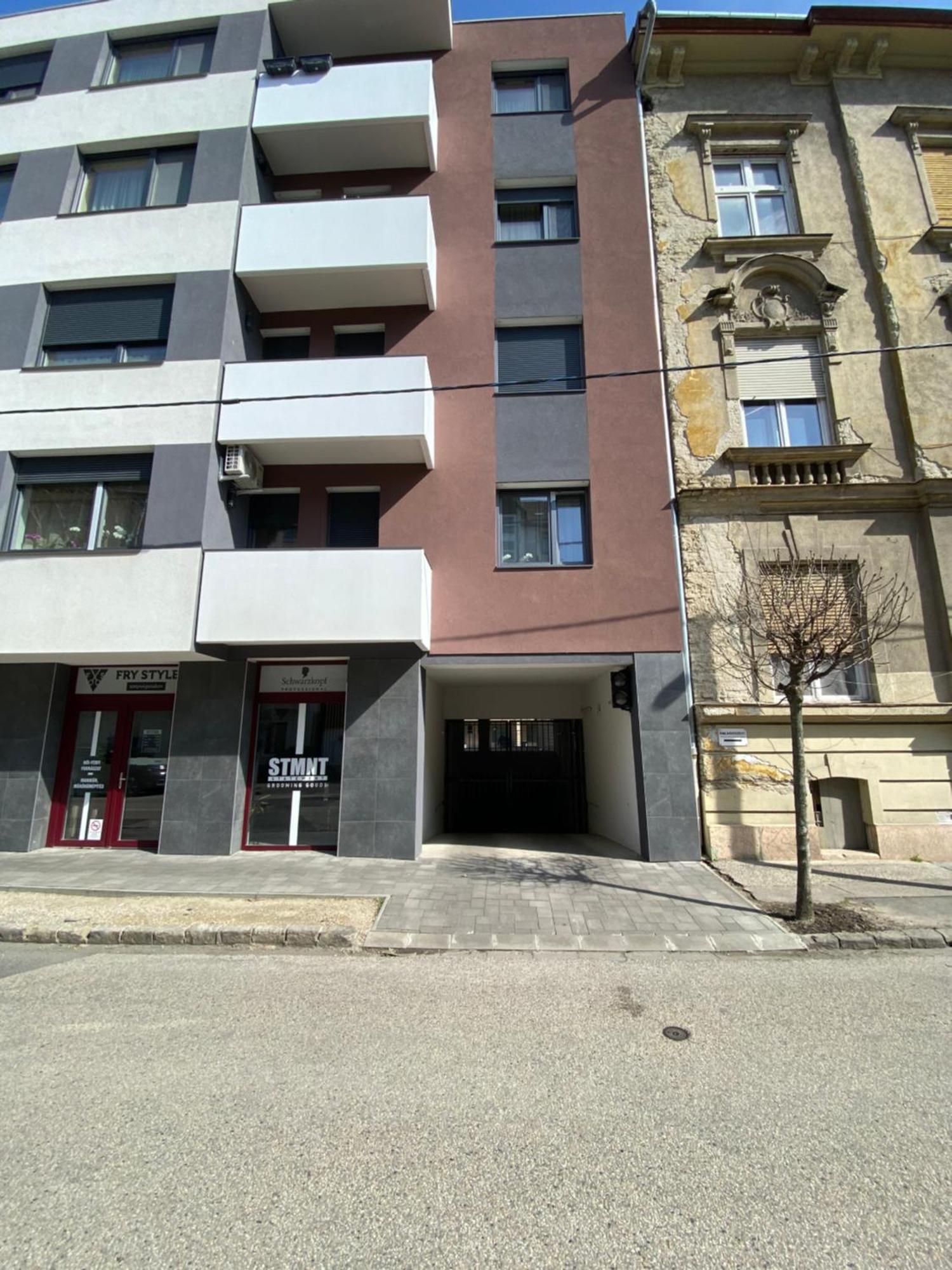 T27 Apartments Free Parking Ingyenes Zart Parkolo Gyor Exterior photo